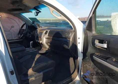 2017 Toyota Tundra Sr5 5.7L V8 z USA, uszkodzony, nr VIN 5TFUW5F16HX603096